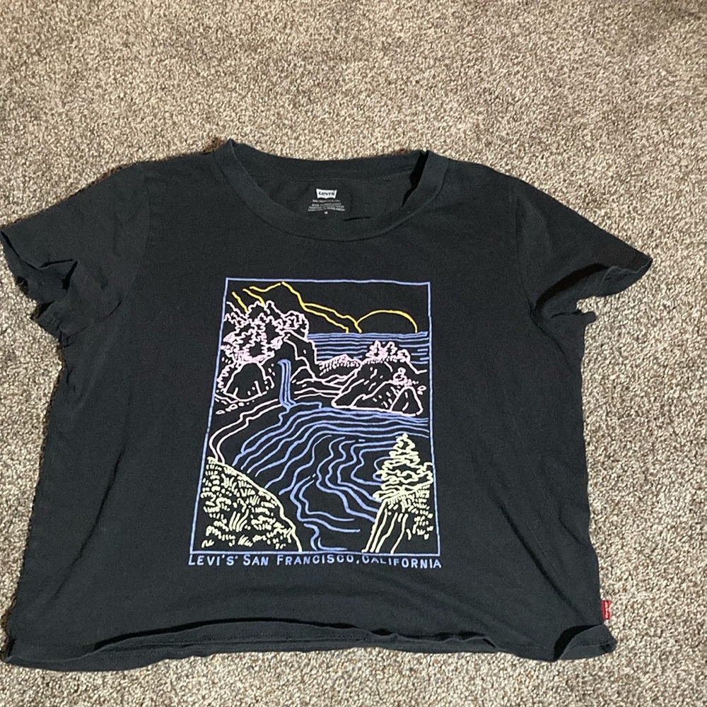 levi’s size medium san fran shirt. UEC